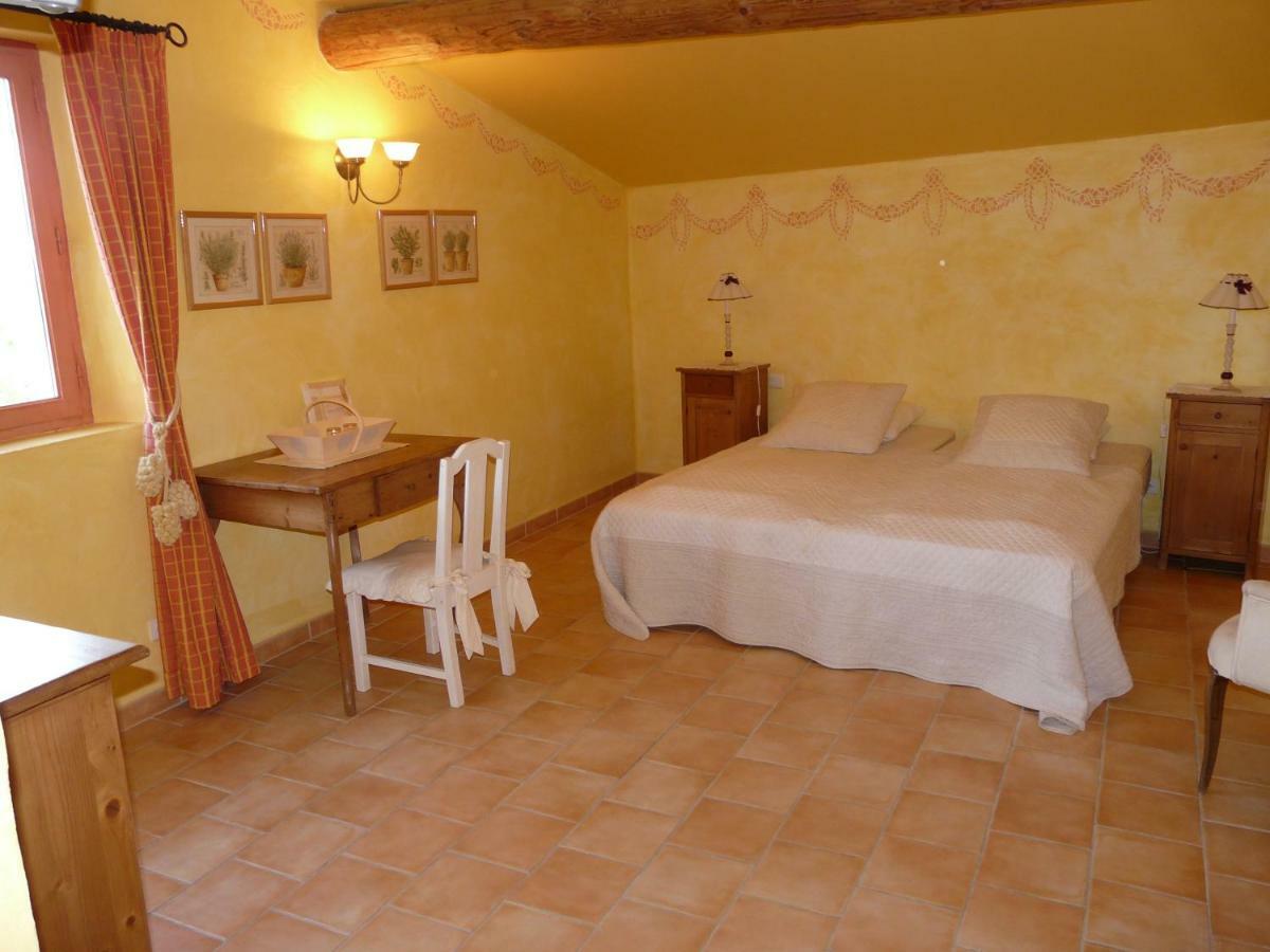 La Capucine Bed & Breakfast Lagnes Bagian luar foto