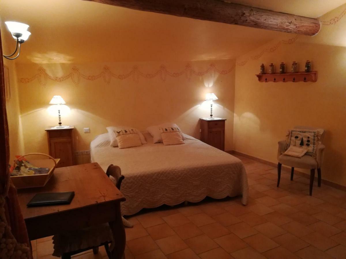 La Capucine Bed & Breakfast Lagnes Bagian luar foto