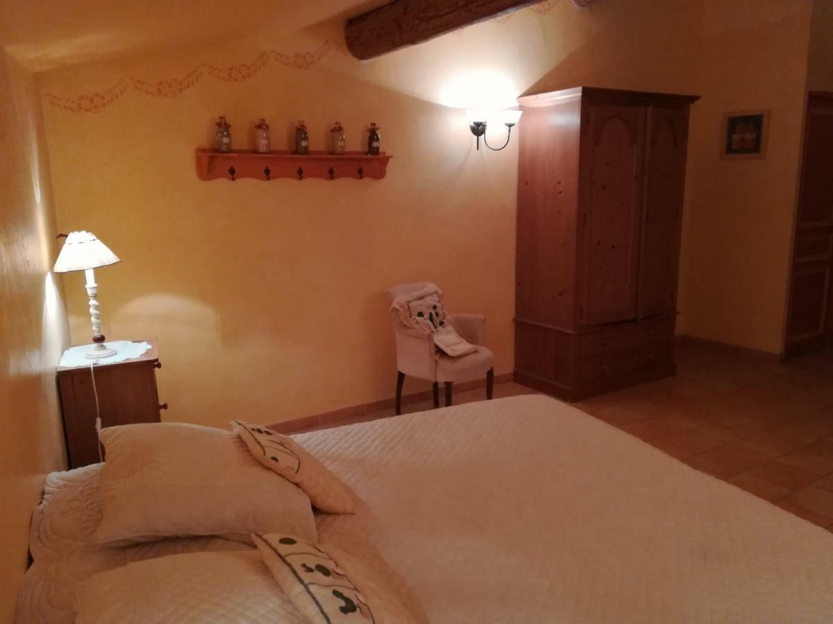 La Capucine Bed & Breakfast Lagnes Bagian luar foto
