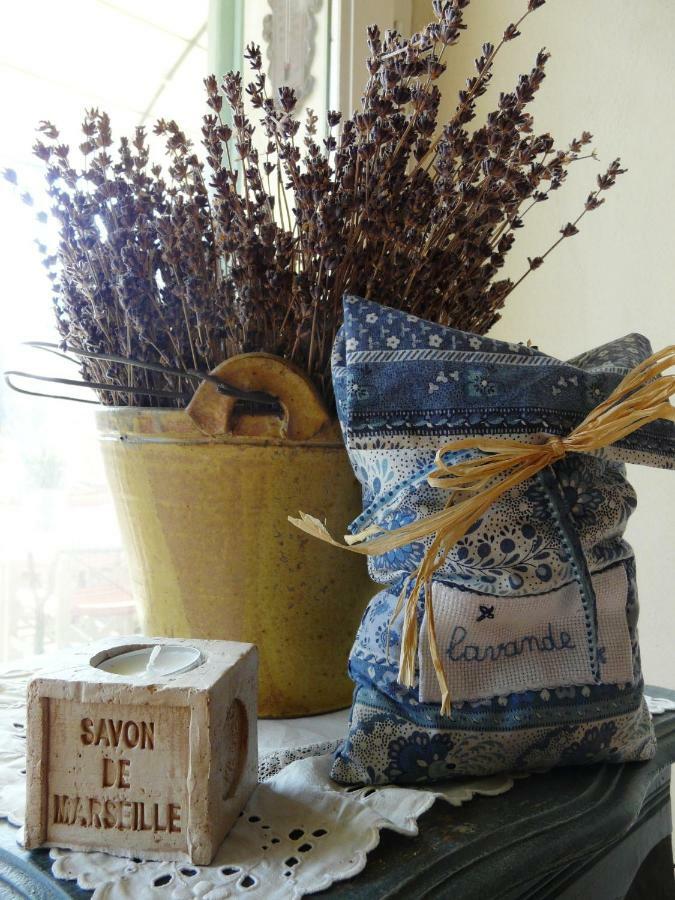 La Capucine Bed & Breakfast Lagnes Bagian luar foto